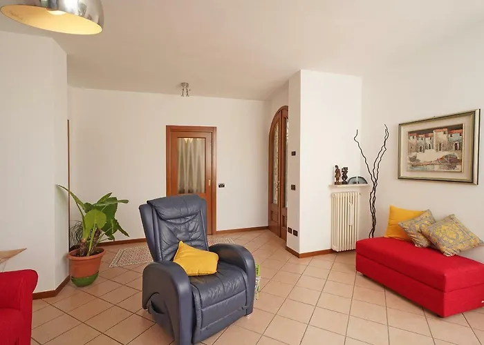 Anna Torri Torri Del Benaco