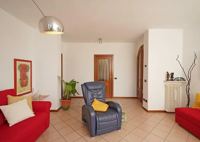 Anna Torri * Torri Del Benaco