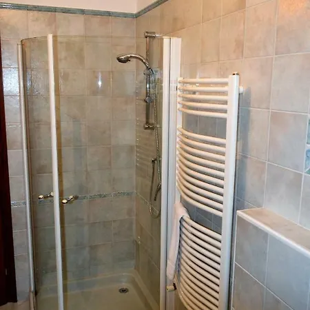 Anna Torri Torri Del Benaco