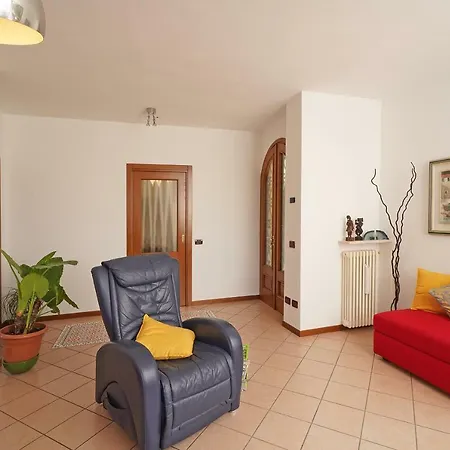 Anna Torri Torri Del Benaco